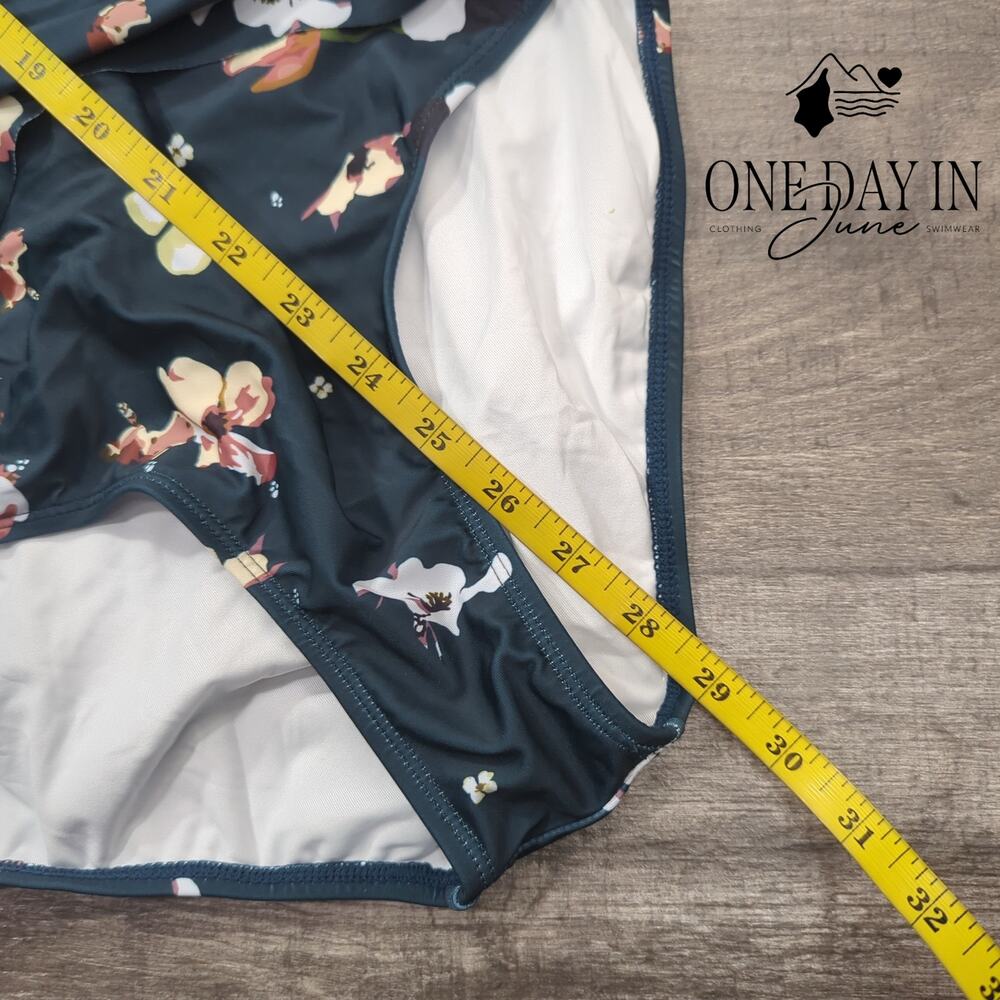 Smismivo Cross Front One Piece Swimsuit Size XL - Picture 5 of 6